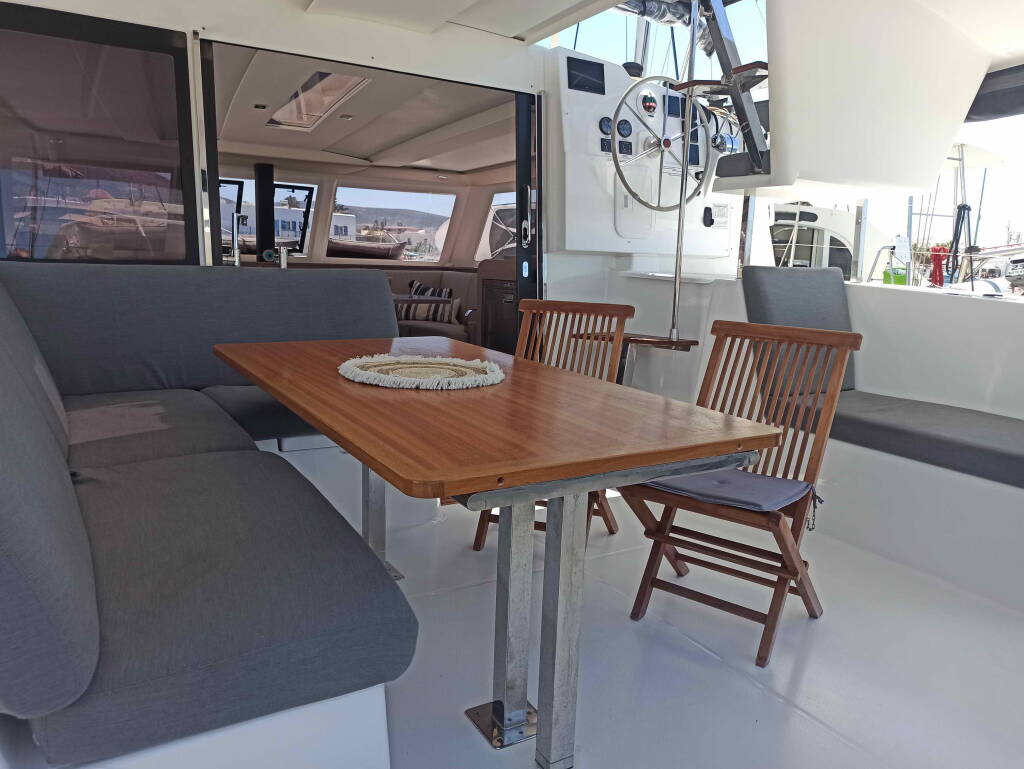 Katamaran Fountaine Pajot Isla 40 Almiriki