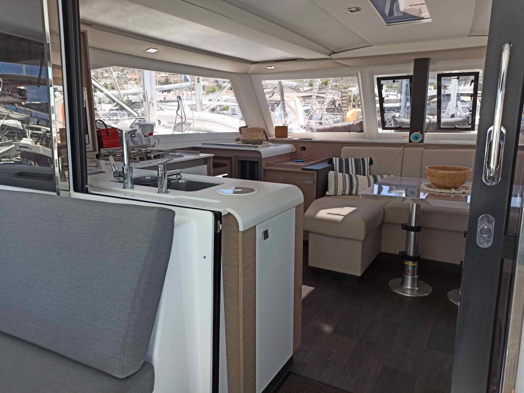 Katamaran Fountaine Pajot Isla 40 Almiriki