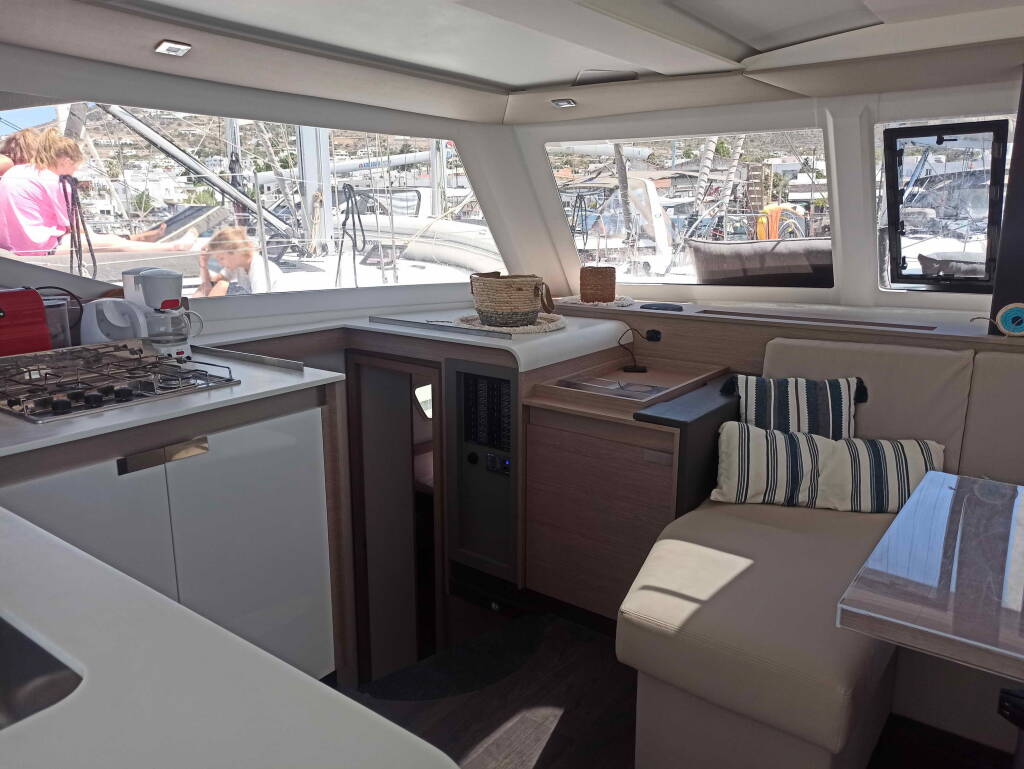 Katamaran Fountaine Pajot Isla 40 Almiriki