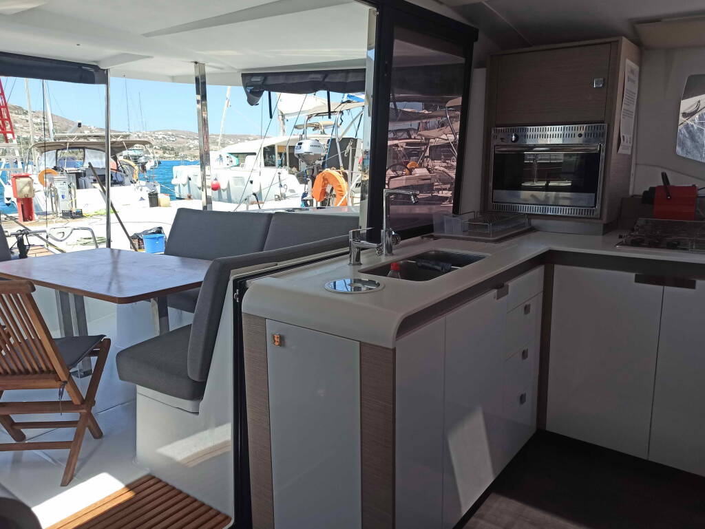 Katamaran Fountaine Pajot Isla 40 Almiriki