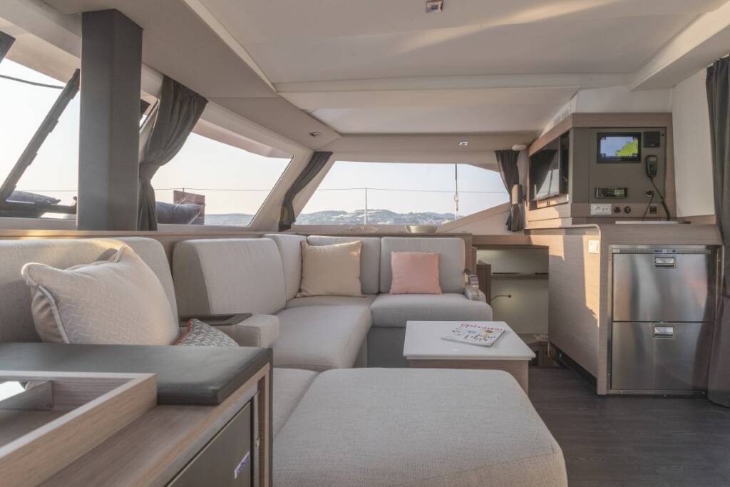 Catamaran Fountaine Pajot Isla 40 Kebitree