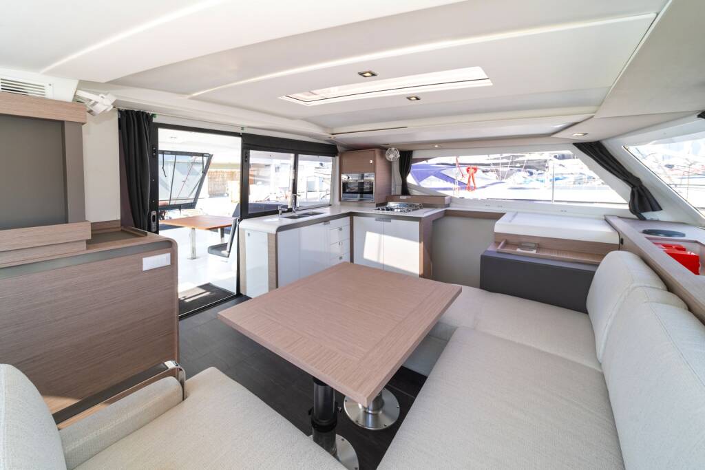 Catamaran Fountaine Pajot Isla 40 First Step