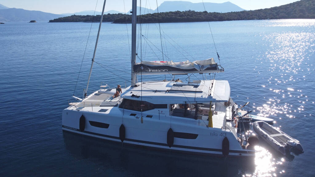 Catamaran Fountaine Pajot Isla 40 First Step