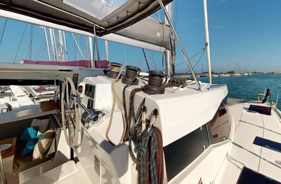 Catamaran Fountaine Pajot Isla 40 Blue Serenity