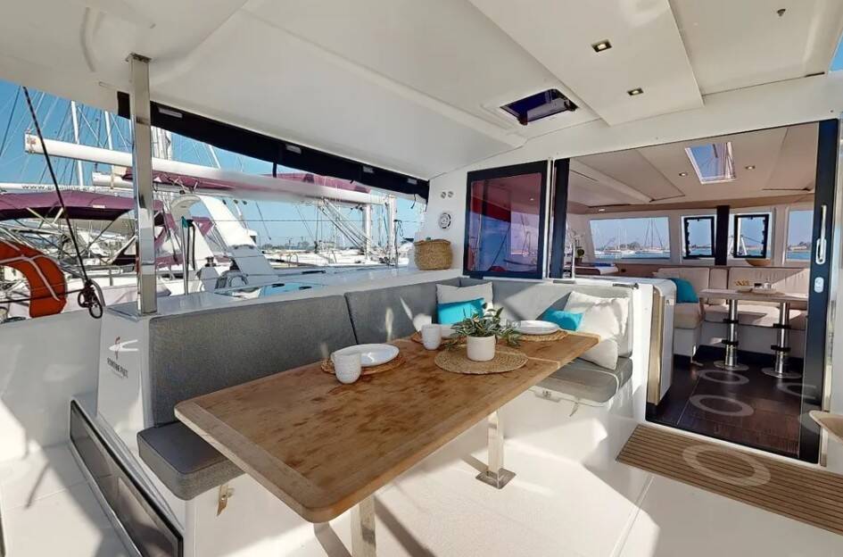Catamaran Fountaine Pajot Isla 40 Blue Serenity