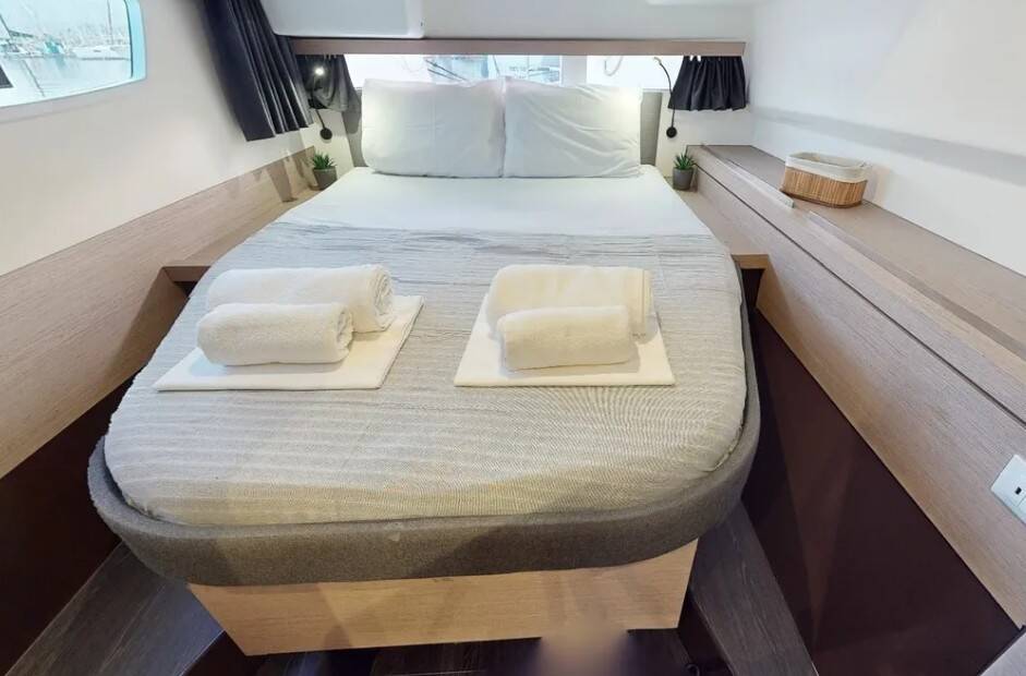 Catamaran Fountaine Pajot Isla 40 Blue Serenity