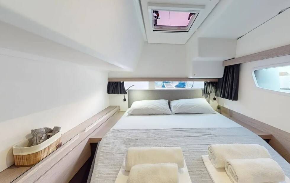 Catamaran Fountaine Pajot Isla 40 Blue Serenity
