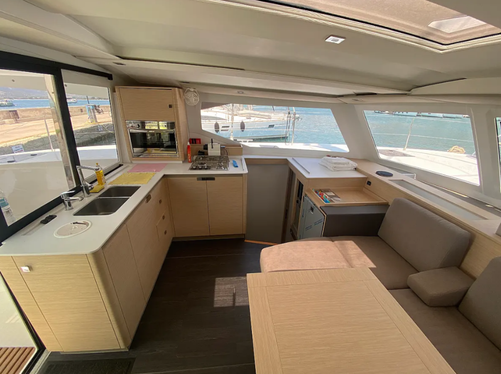 Katamaran Fountaine Pajot Isla 40 Elia