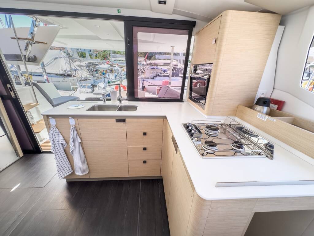Catamaran Fountaine Pajot Isla 40 Portofino