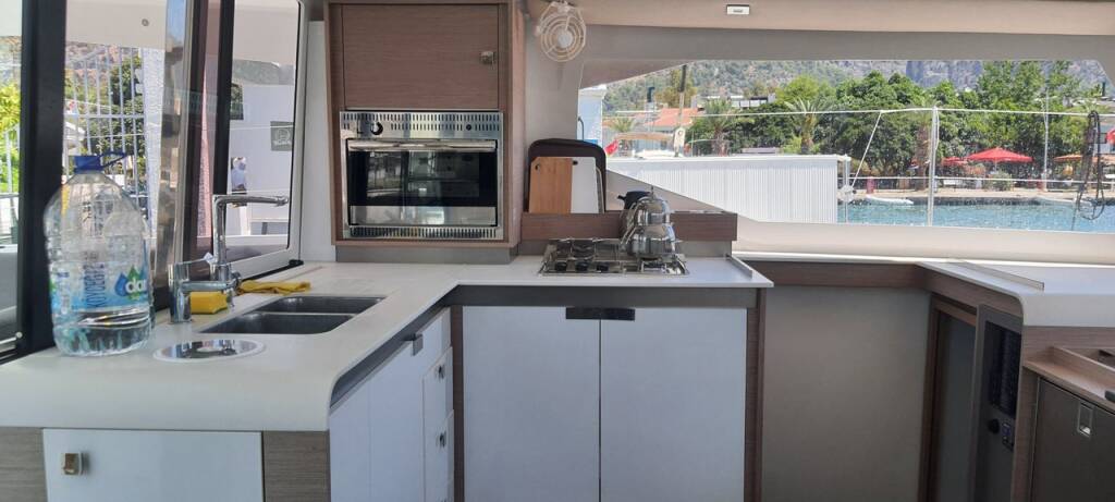 Katamaran Fountaine Pajot Isla 40 Arven