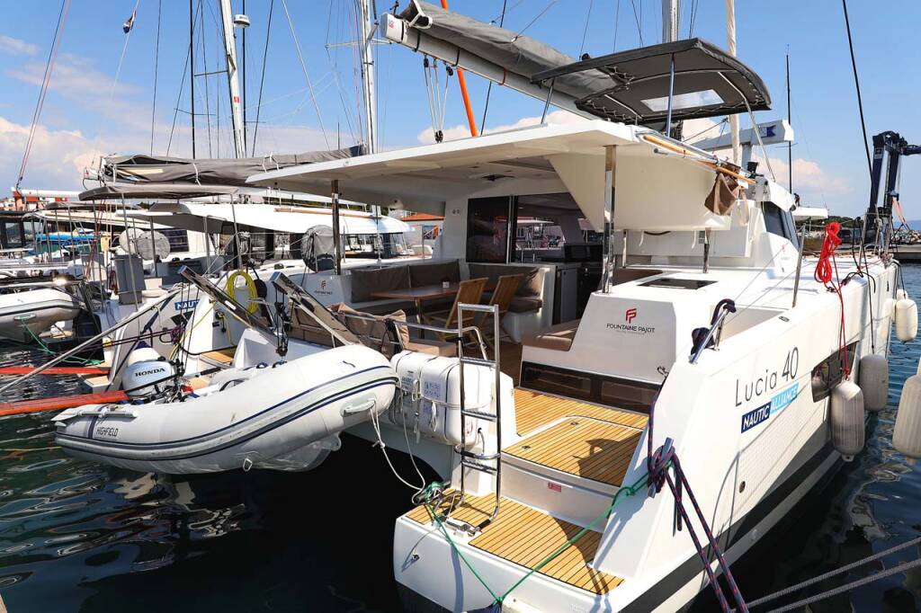 Catamaran Fountaine Pajot Lucia 40 Canopus