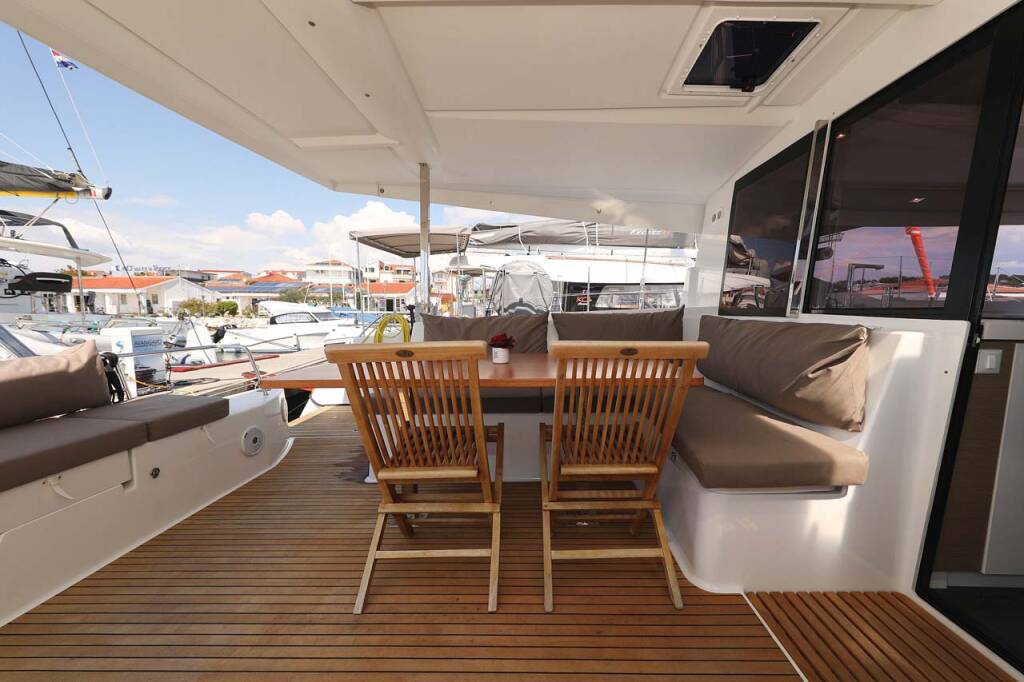 Catamaran Fountaine Pajot Lucia 40 Canopus