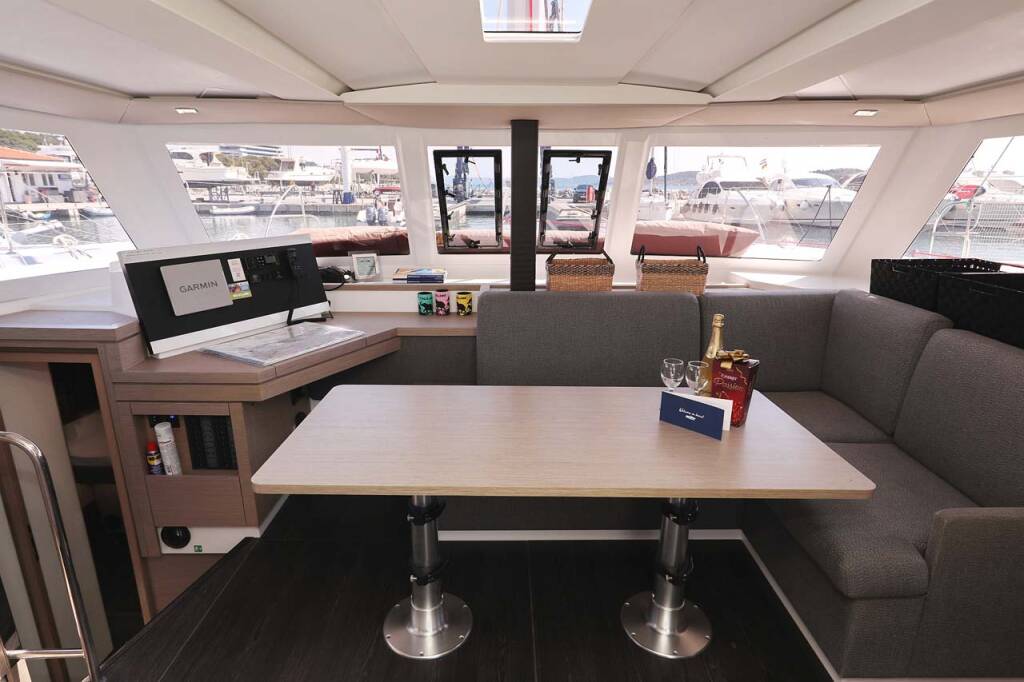 Catamaran Fountaine Pajot Lucia 40 Canopus