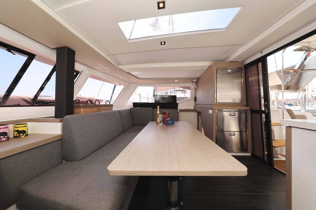 Catamaran Fountaine Pajot Lucia 40 Canopus