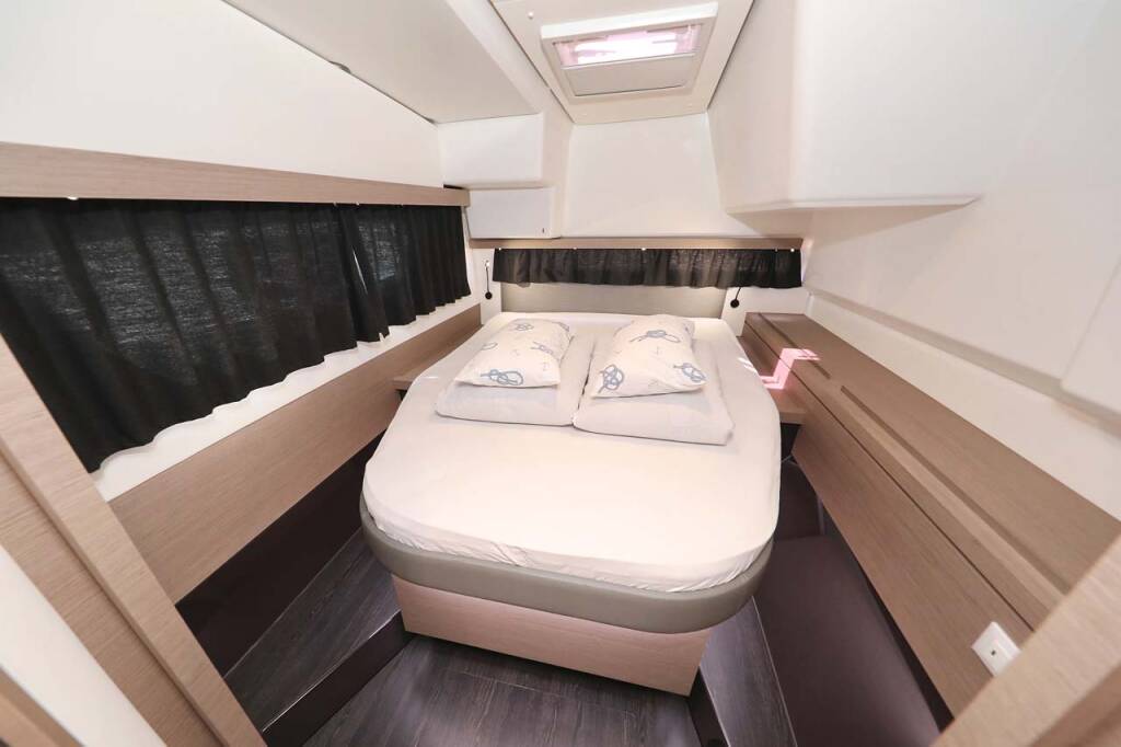 Catamaran Fountaine Pajot Lucia 40 Canopus
