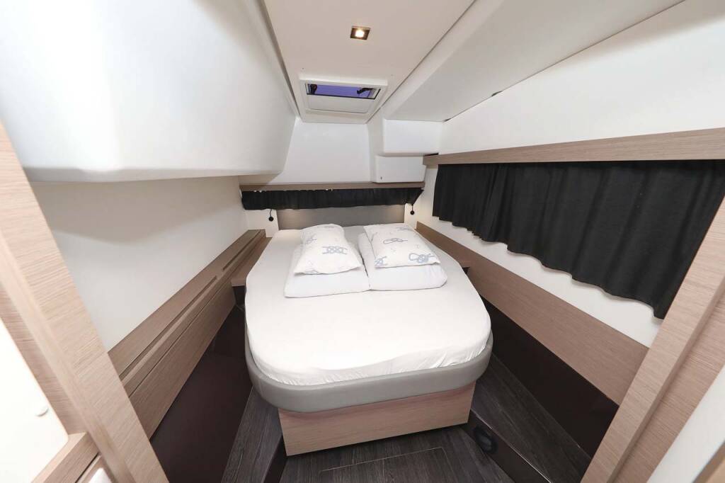 Catamaran Fountaine Pajot Lucia 40 Canopus