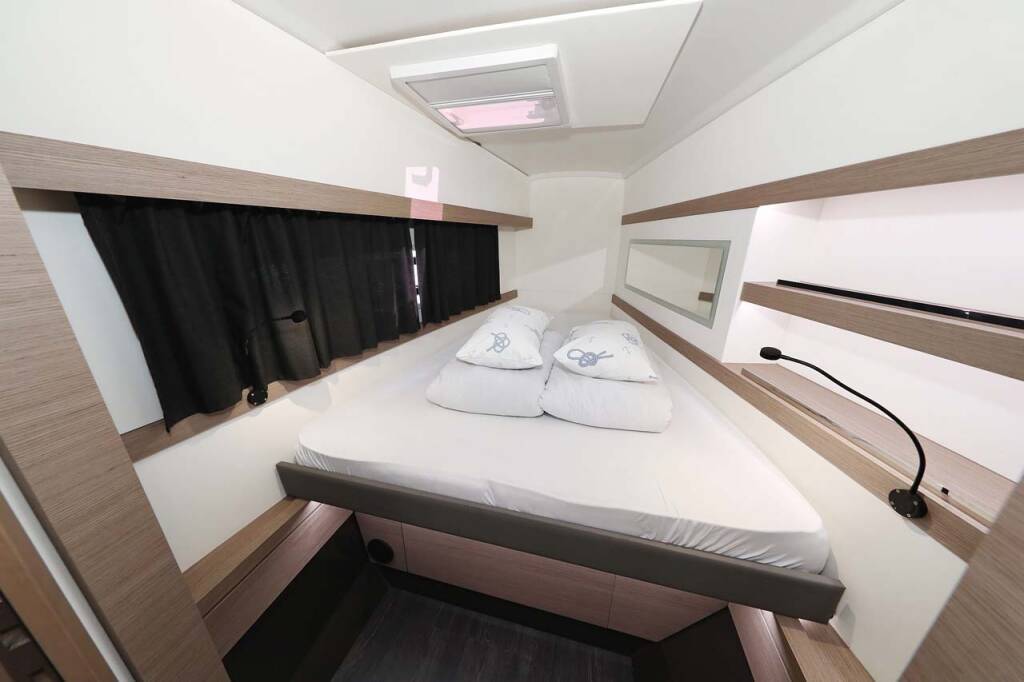 Catamaran Fountaine Pajot Lucia 40 Canopus