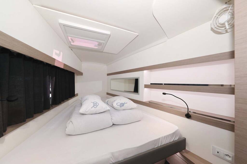 Catamaran Fountaine Pajot Lucia 40 Canopus