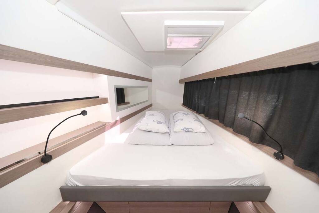 Catamaran Fountaine Pajot Lucia 40 Canopus