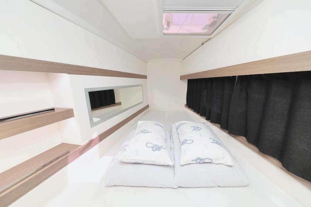 Catamaran Fountaine Pajot Lucia 40 Canopus