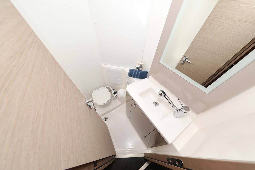 Catamaran Fountaine Pajot Lucia 40 Canopus