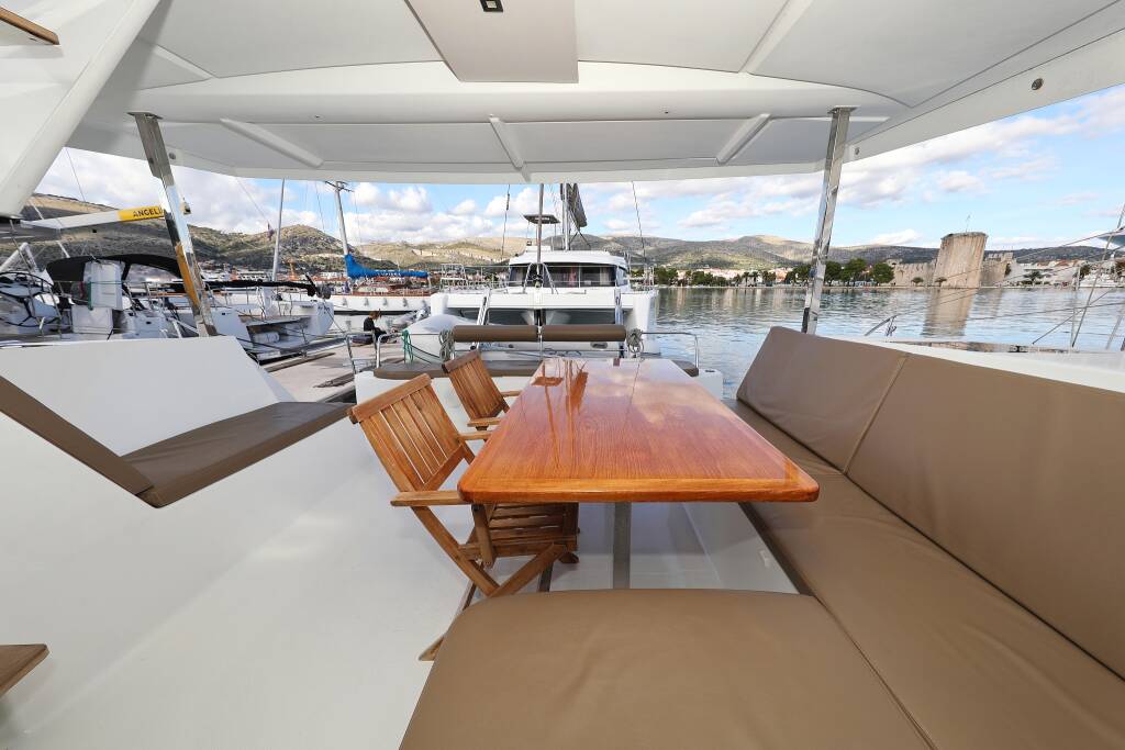 Catamaran Fountaine Pajot Lucia 40 Why Not