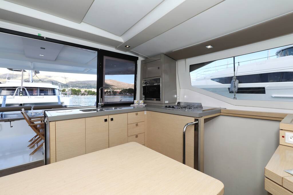 Catamaran Fountaine Pajot Lucia 40 Why Not