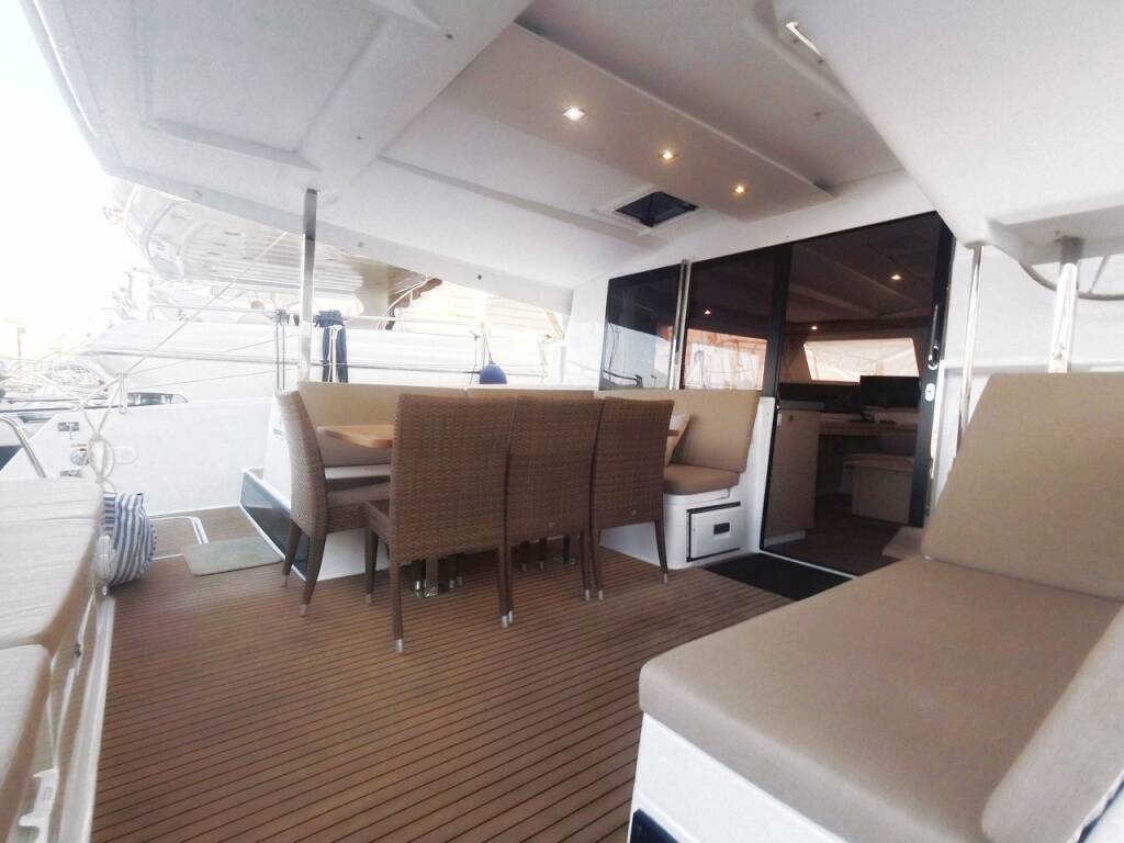 Katamaran Fountaine Pajot Lucia 40 E-Varka