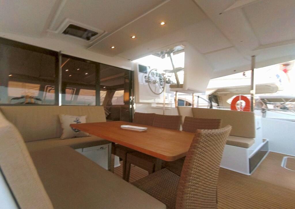 Katamaran Fountaine Pajot Lucia 40 E-Varka