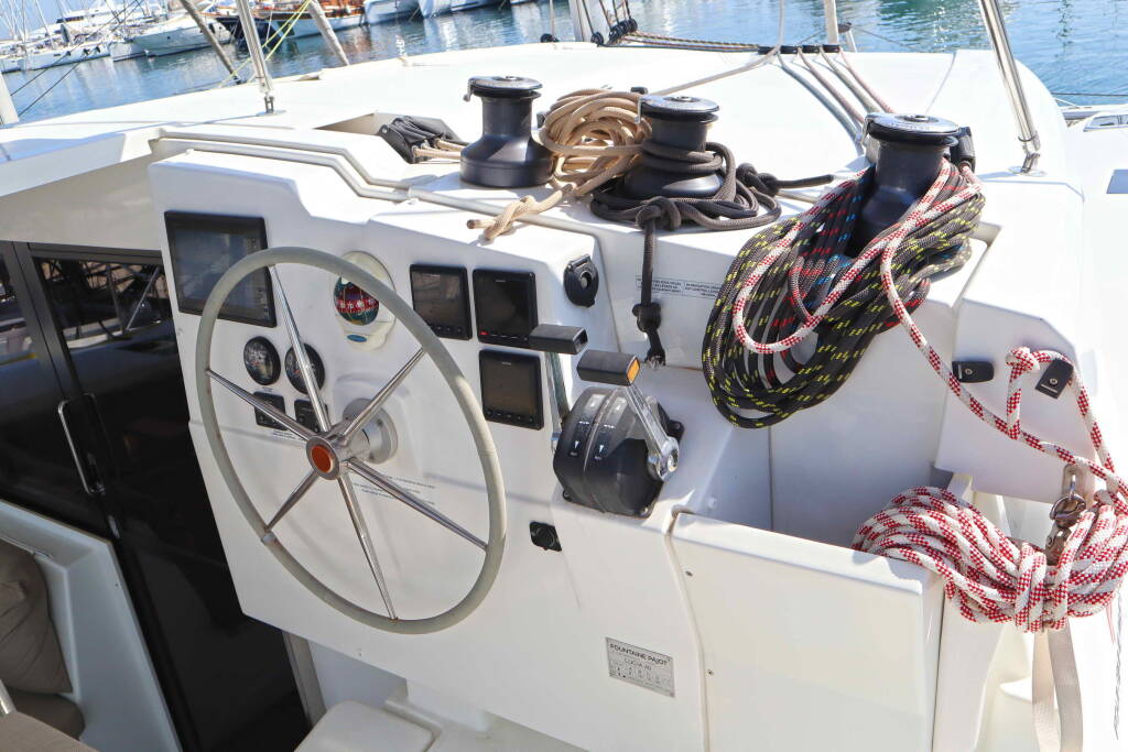 Catamaran Fountaine Pajot Lucia 40 ECONOMY