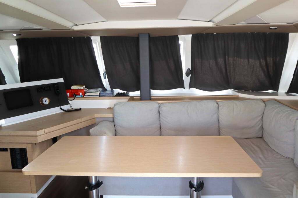 Catamaran Fountaine Pajot Lucia 40 ECONOMY