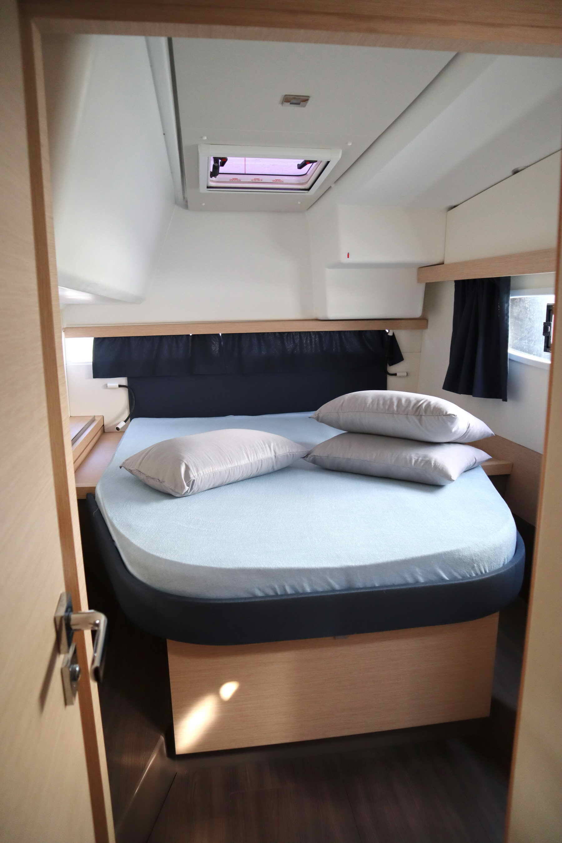 Catamaran Fountaine Pajot Lucia 40 ECONOMY