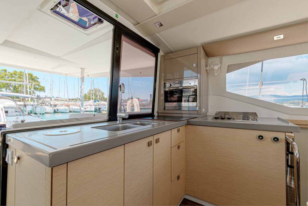 Katamaran Fountaine Pajot Lucia 40 Servus