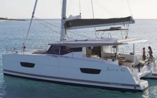 Fountaine Pajot Lucia 40 Le Floreanne