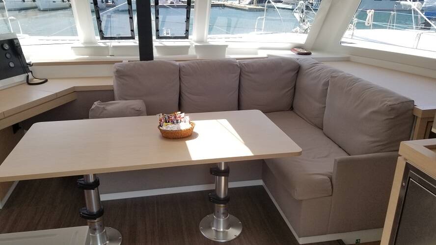Katamaran Fountaine Pajot Lucia 40 Hola