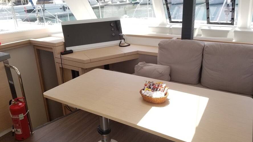 Katamaran Fountaine Pajot Lucia 40 Hola