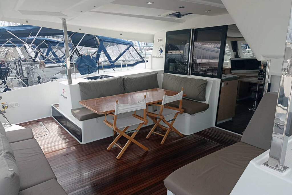 Katamaran Fountaine Pajot Lucia 40 Shanti