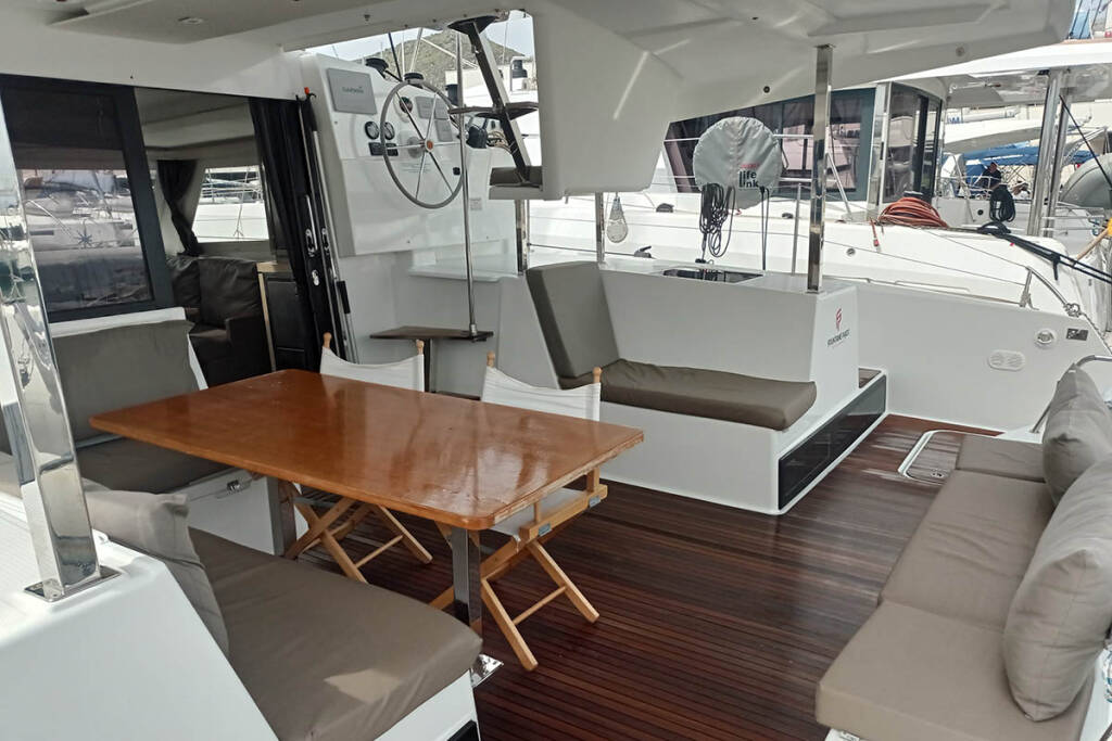 Katamaran Fountaine Pajot Lucia 40 Shanti