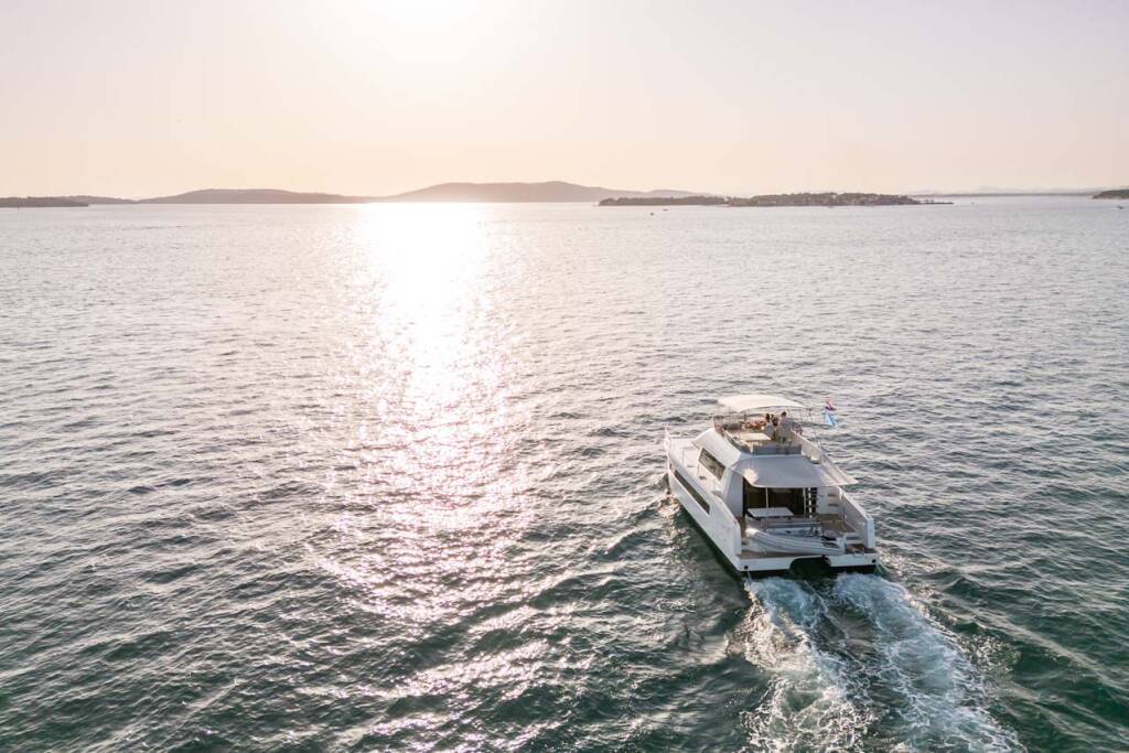 Power catamaran Fountaine Pajot MY 37 Kalea