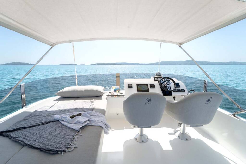 Power catamaran Fountaine Pajot MY 37 Kalea
