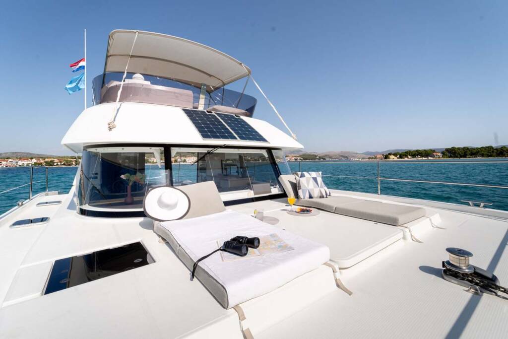 Power catamaran Fountaine Pajot MY 37 Kalea