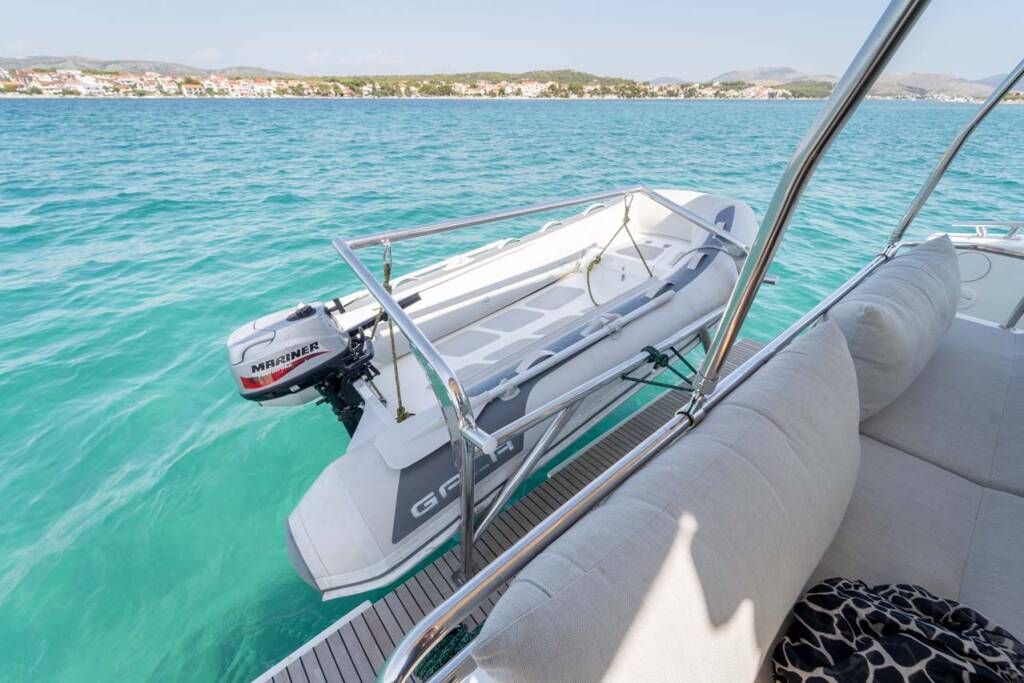 Power catamaran Fountaine Pajot MY 37 Kalea