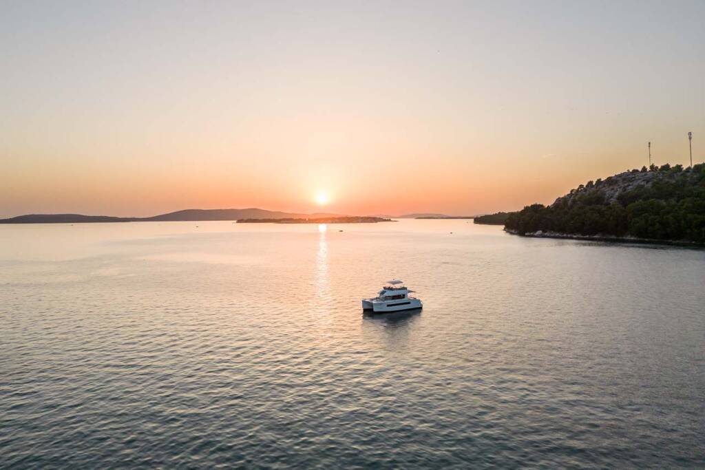 Power catamaran Fountaine Pajot MY 37 Kalea