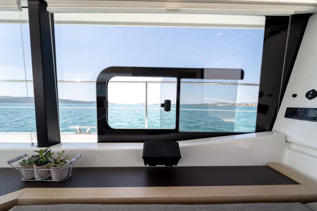 Power catamaran Fountaine Pajot MY 37 Kalea