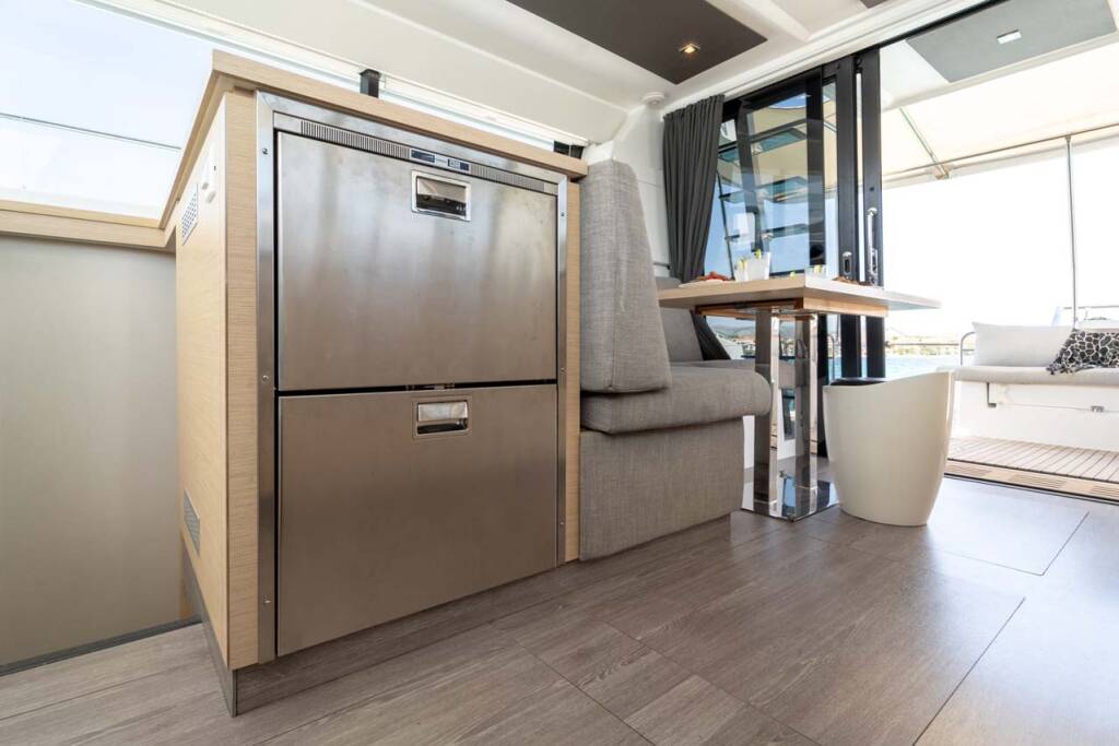 Power catamaran Fountaine Pajot MY 37 Kalea