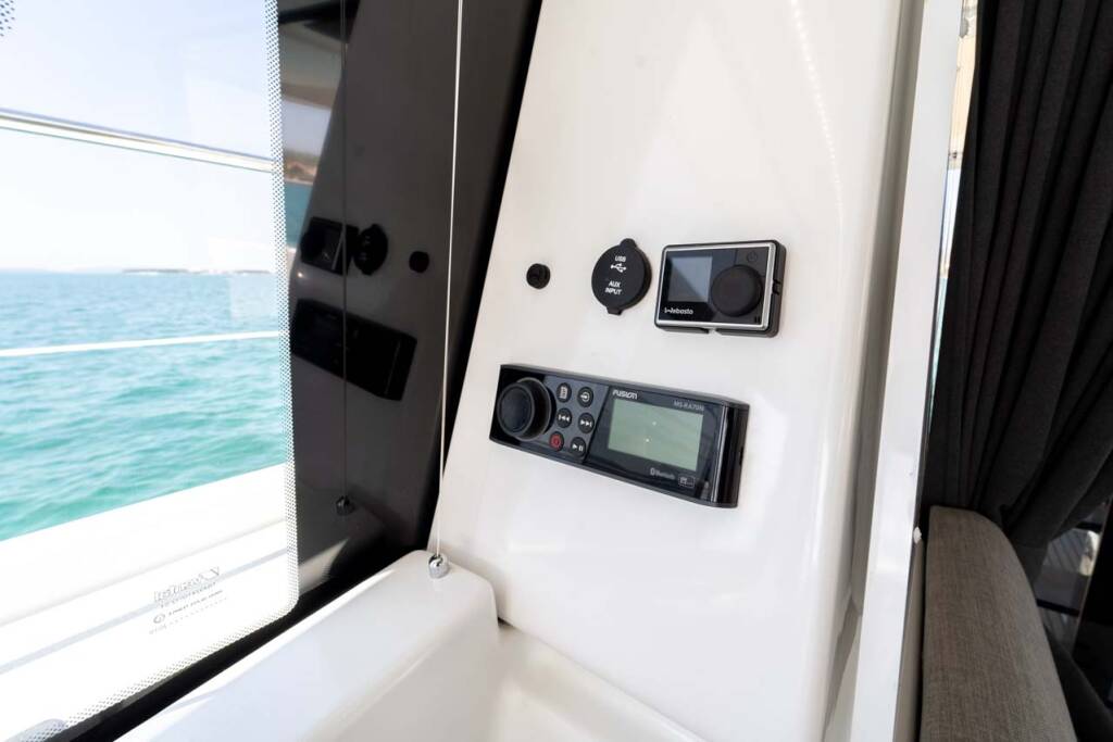 Power catamaran Fountaine Pajot MY 37 Kalea