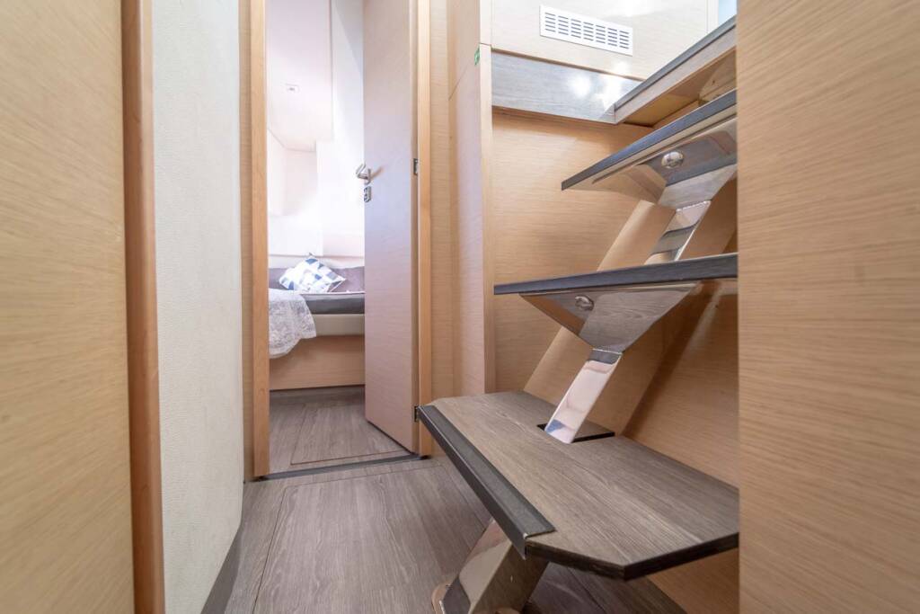 Power catamaran Fountaine Pajot MY 37 Kalea