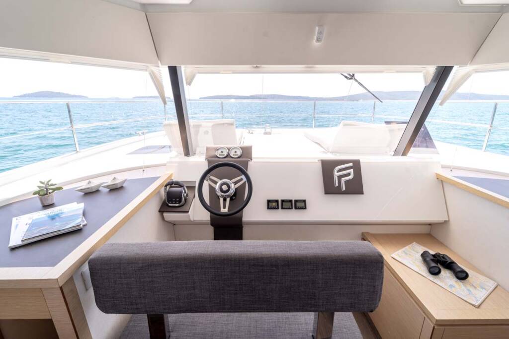 Power catamaran Fountaine Pajot MY 37 Kalea