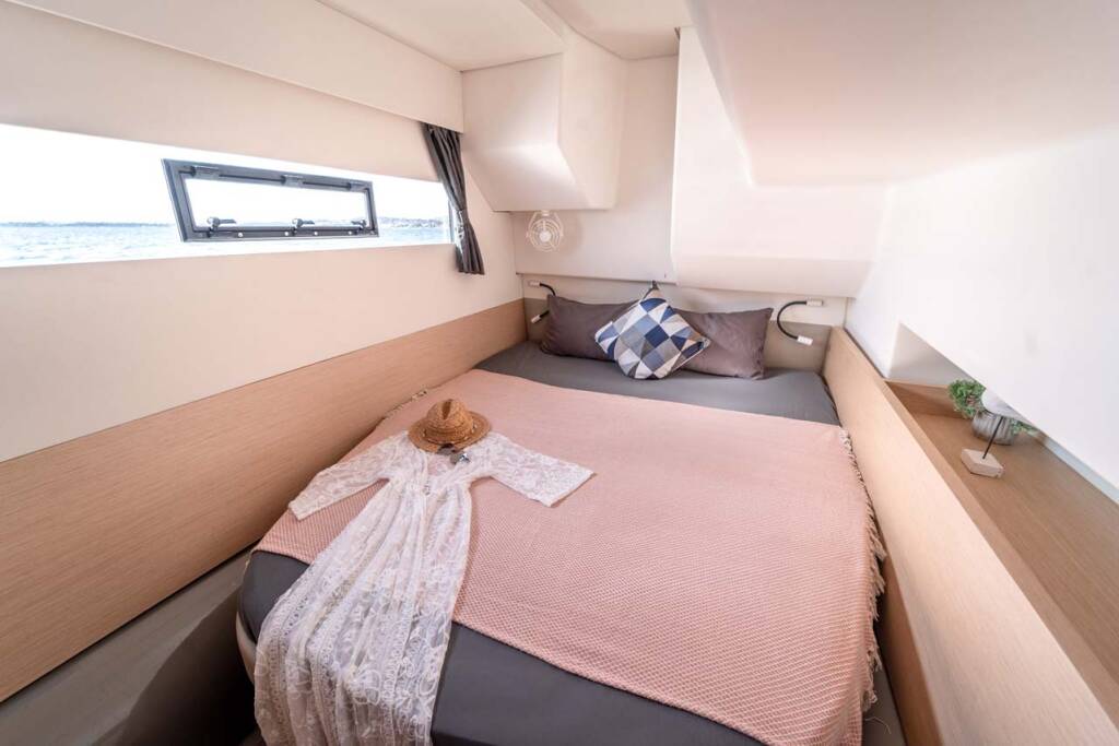 Power catamaran Fountaine Pajot MY 37 Kalea