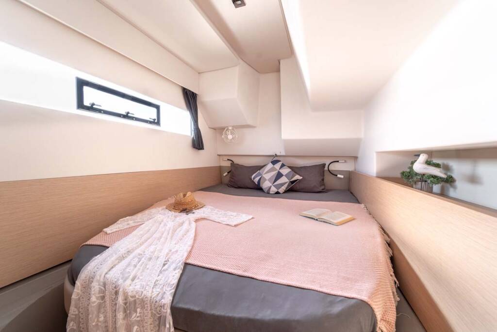 Power catamaran Fountaine Pajot MY 37 Kalea